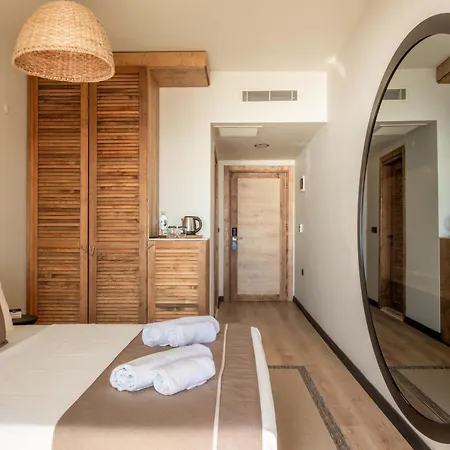 Lsaranda House 16 Adult Only