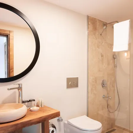 The Local House Ayasaranda *