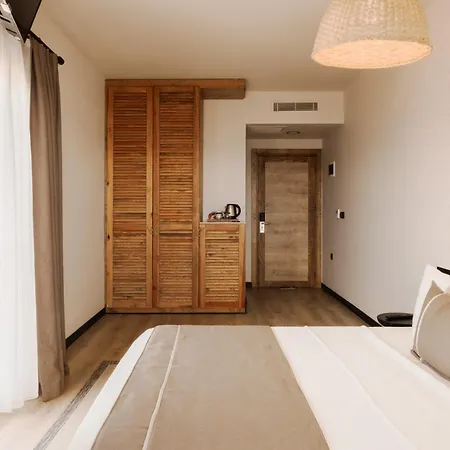 The Local House Ayasaranda